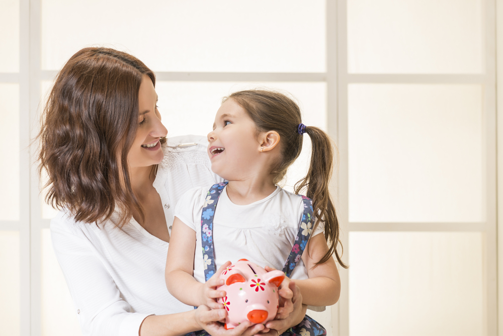 How Does A Piggy Bank Help A Growing Kid