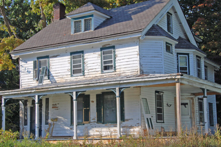 10 Tips to Follow When Buying an Abandoned Property