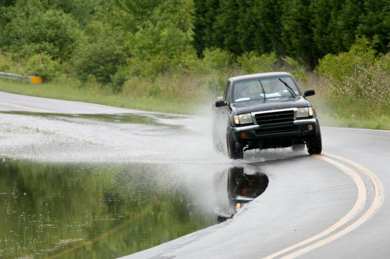 Nissan Frontier: Small truck at an affordable price