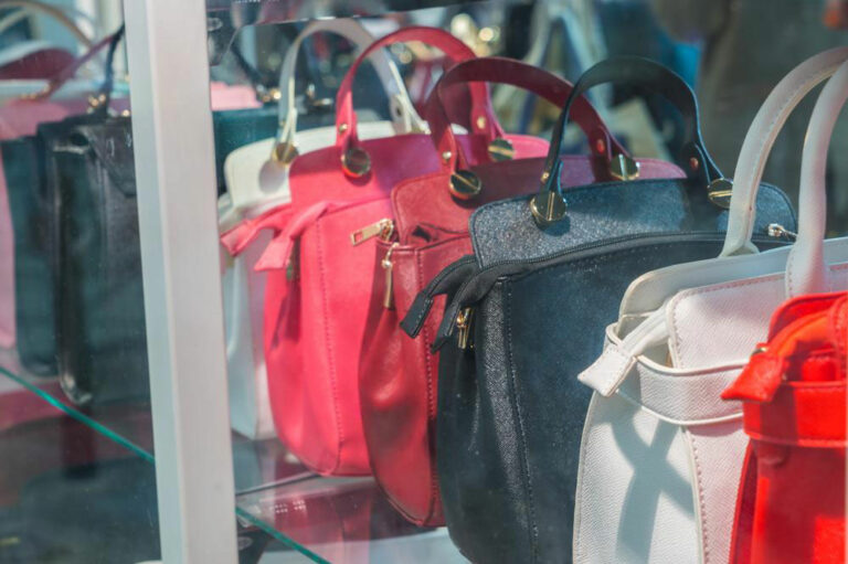 A guide to choosing the right designer coach handbag