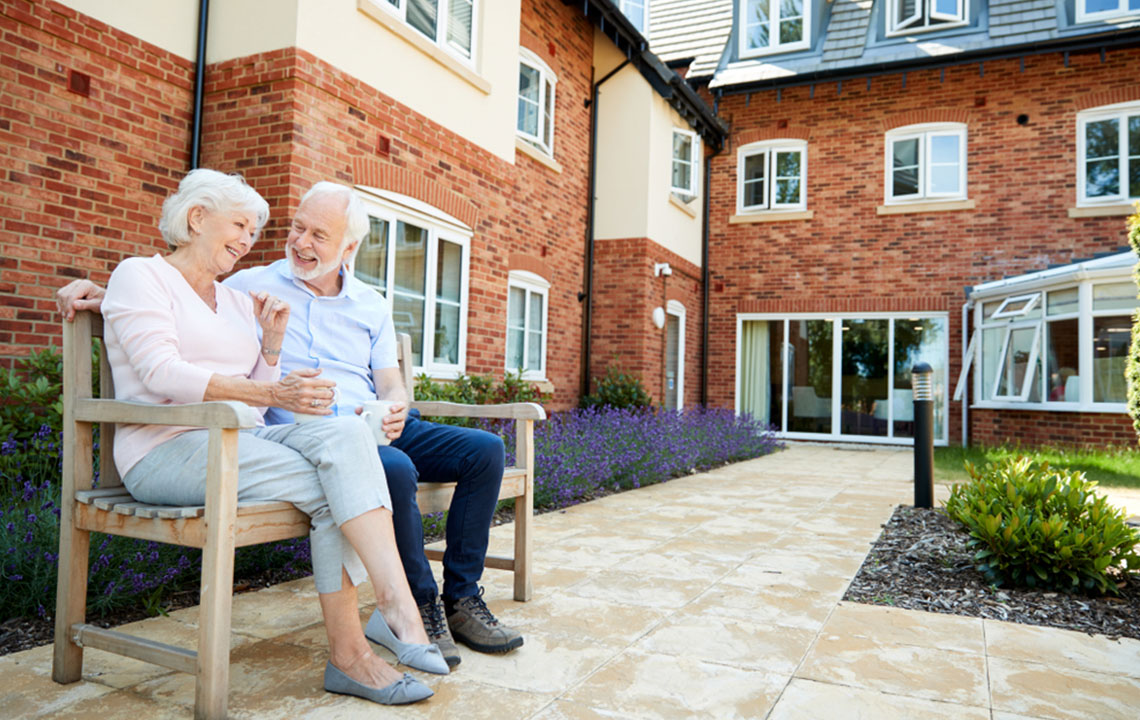 Así es como las comunidades de personas mayores pueden ayudar a mantener una vida social activa