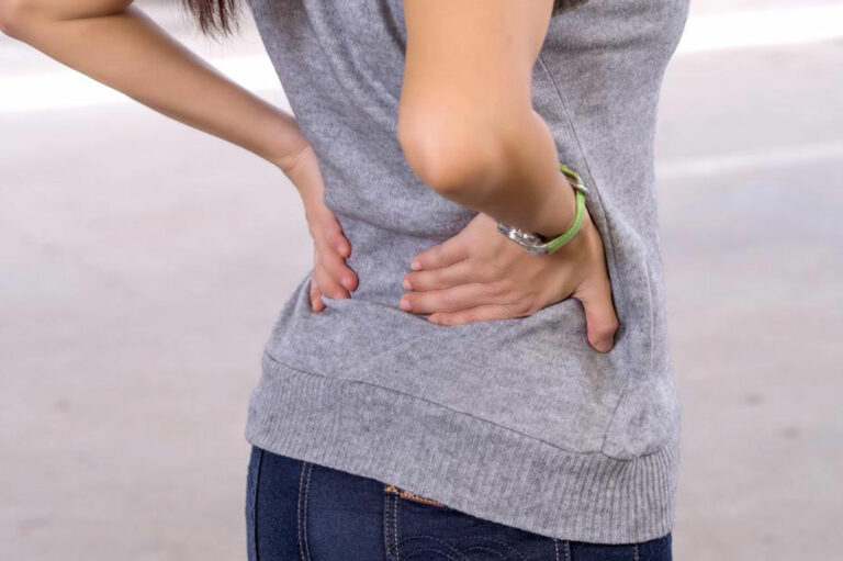 Back Pain on the Right Side &#8211; Types and Treatments