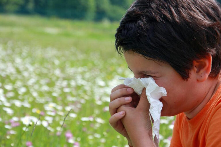 Causes and Precautionary Measures for Watery Eyes from Allergies