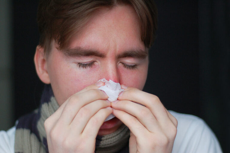 Common Symptoms of Cold and Allergies You Should Know