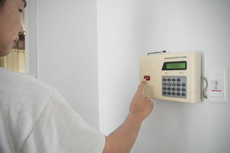 Detectors that make up the best home alarm system