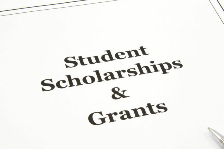 Differences between study grants and scholarships