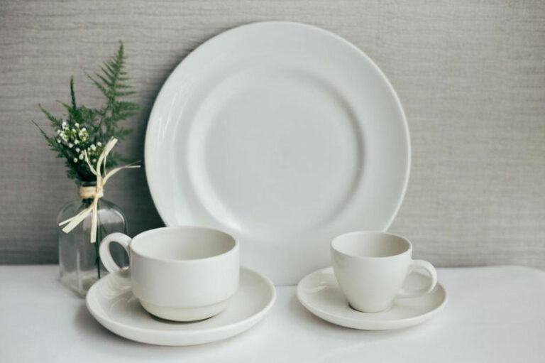 Different types of dinnerware sets