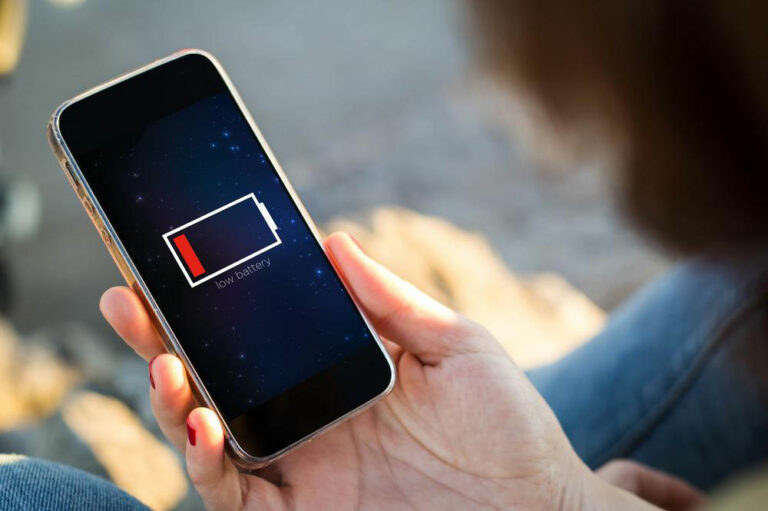 Different ways to make your cell phone battery last longer