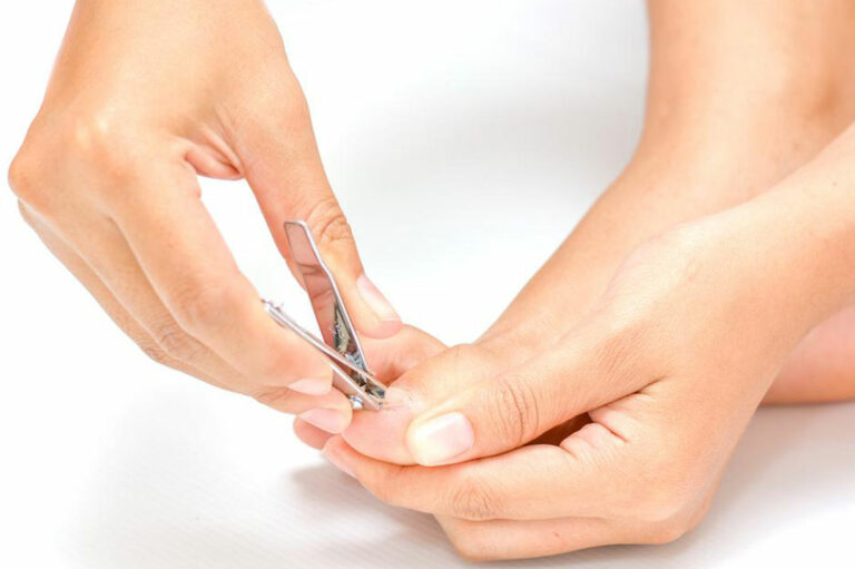 Easy ways to do a pedicure and manicure at home