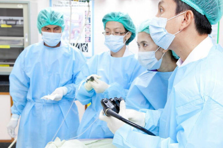 Endoscopy procedure for treating kidney stones