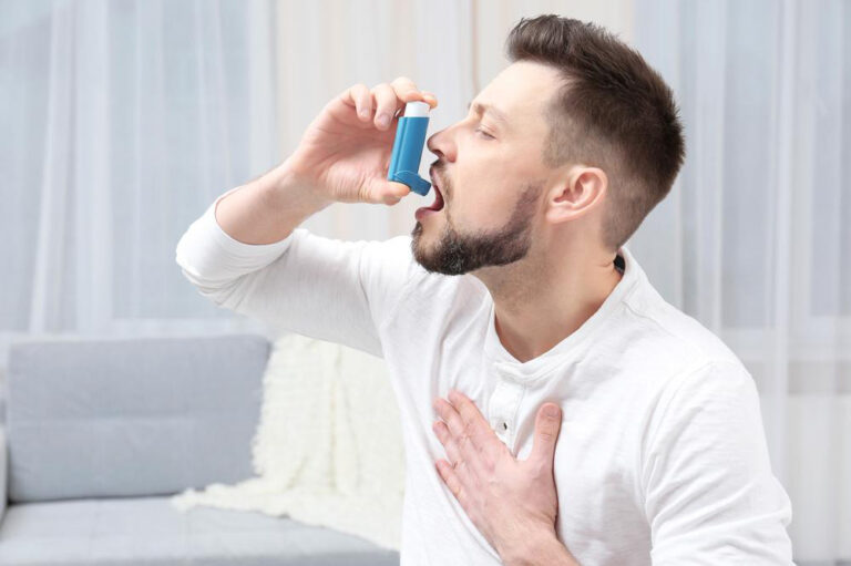 How is asthma treated?