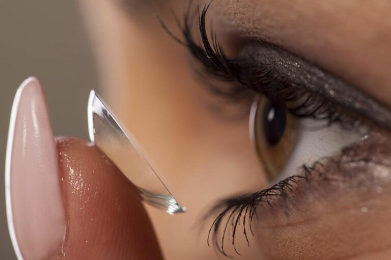 How to Choose the Best Contact Lenses for Dry Eyes