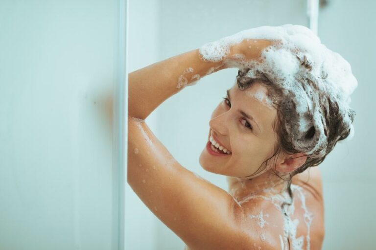 How to choose the right moisturizing shampoo for dry hair