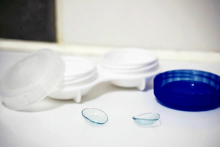 How to take care of your contact lenses