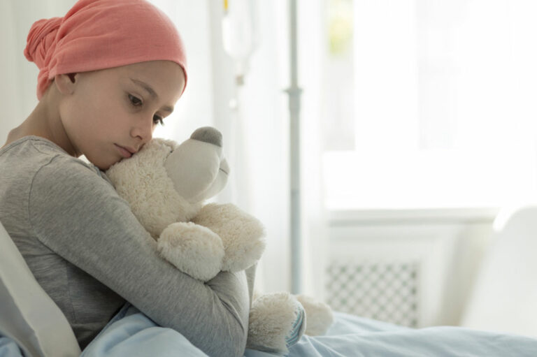 Know about the common symptoms of leukemia