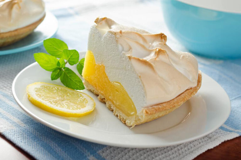 Lemon meringue pie: a quick and easy bake