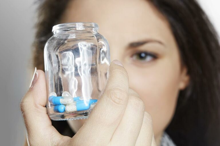 Painkiller Addiction: Diagnosis and Treatment