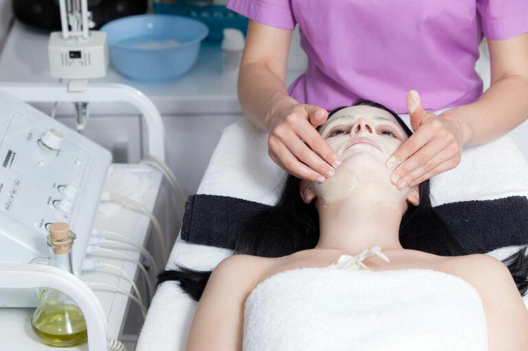 Points to consider before opening up your own salon and spa parlor