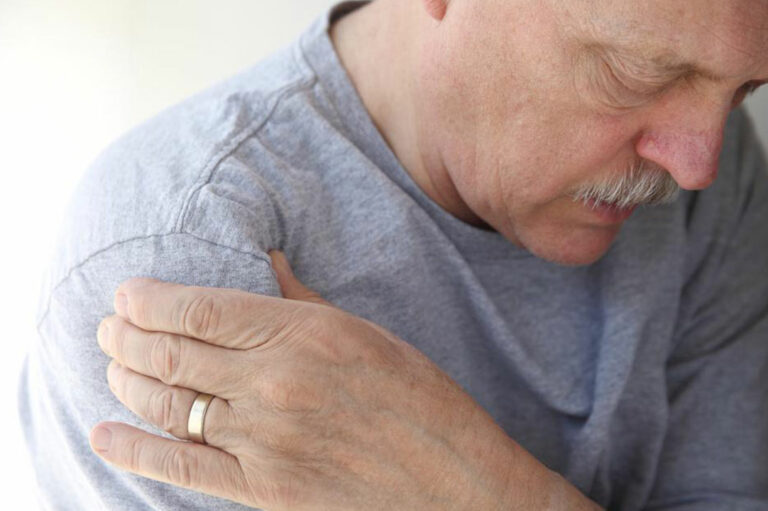 Signs and Symptoms of Pain in Shoulder Joints