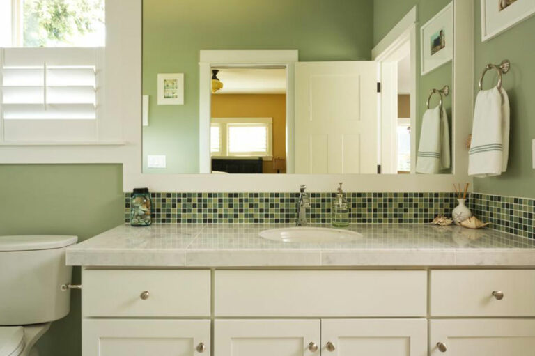 Single or double bathroom vanity: Which one should you choose?