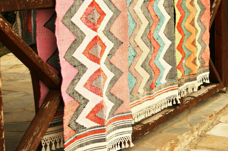 Things to keep in mind while buying patio rugs