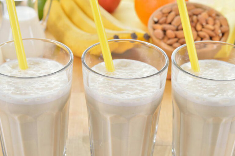 Tickle your taste buds with these almond milk smoothies!