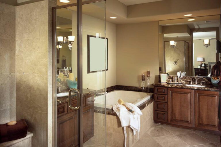 Tips to give your bathroom a hotel-like look