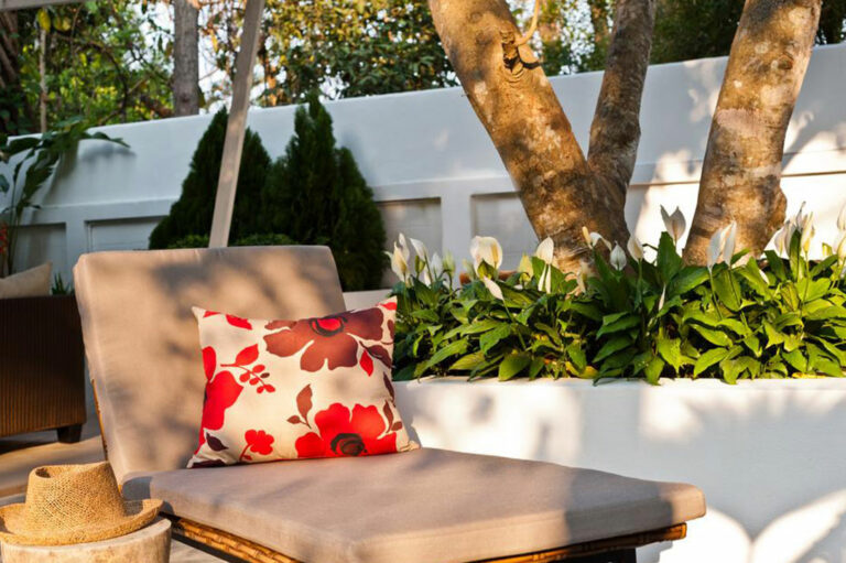 Tips to select the best outdoor cushions