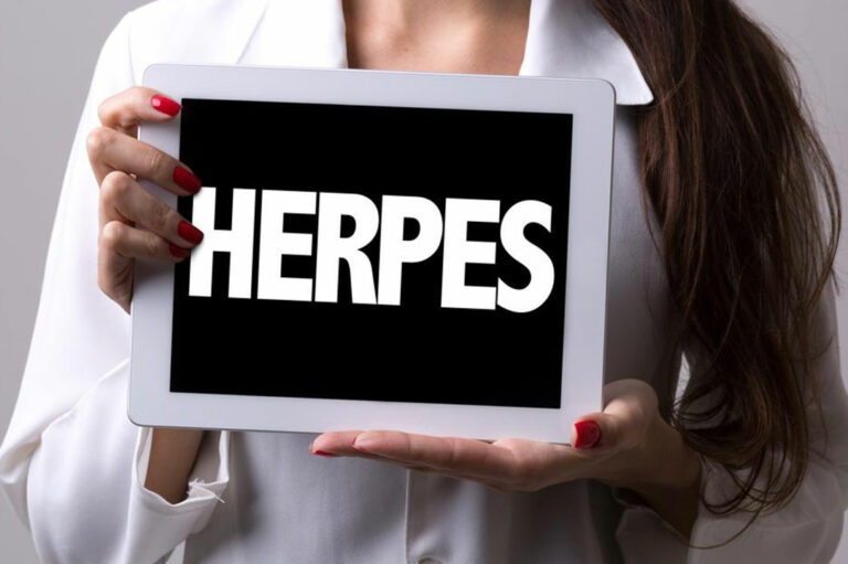 Understand the symptoms and diagnosis of genital herpes