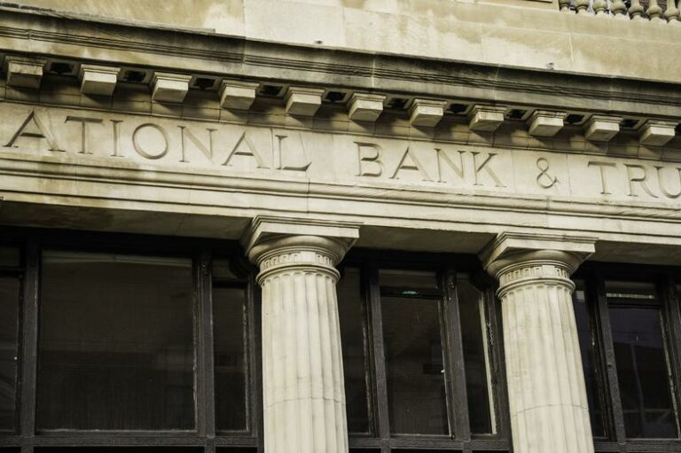 What’s The Difference Between Banks And Financial Institutions?