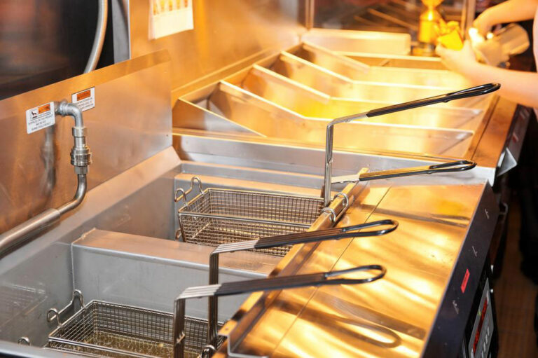 10 restaurant equipment that your professional kitchen needs