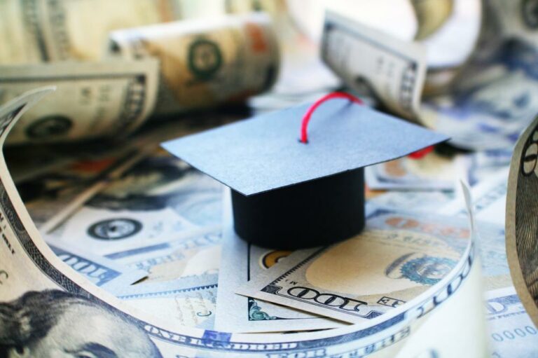 3 Effective Tips To Manage College Debts