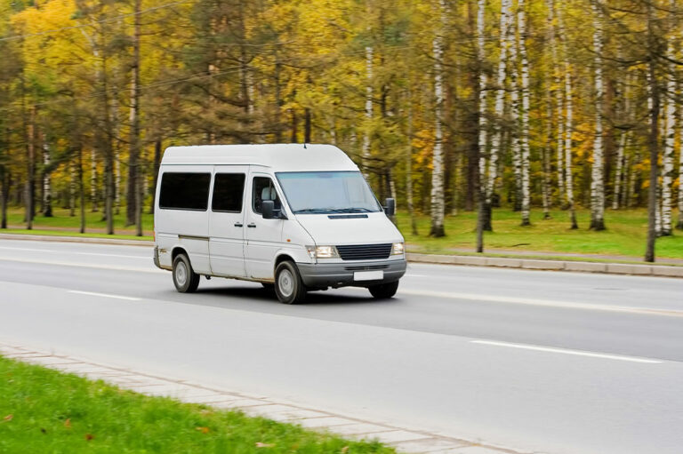 4 Attractive Features of the Ford Transit-150 Crew