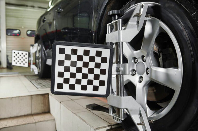 4 signs that reveal the need for vehicle alignment