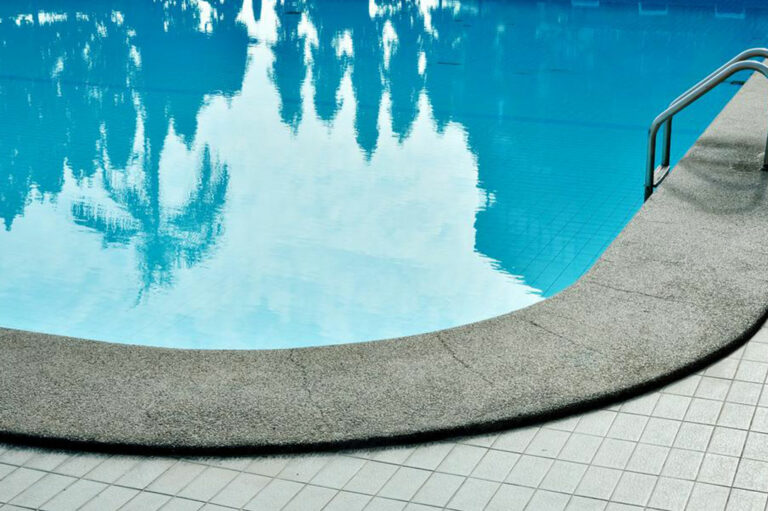 5 benefits of opting for a fiberglass pool