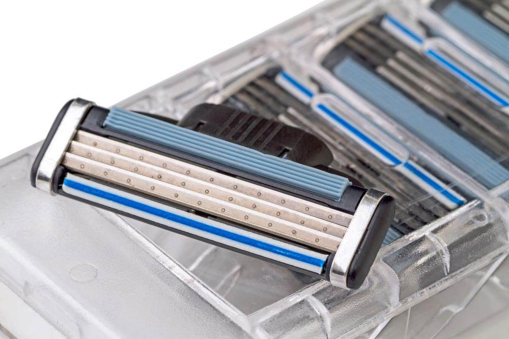 5 benefits of using disposable razors for sensitive skin