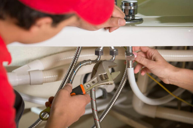 5 factors to be taken care of before hiring plumbing services