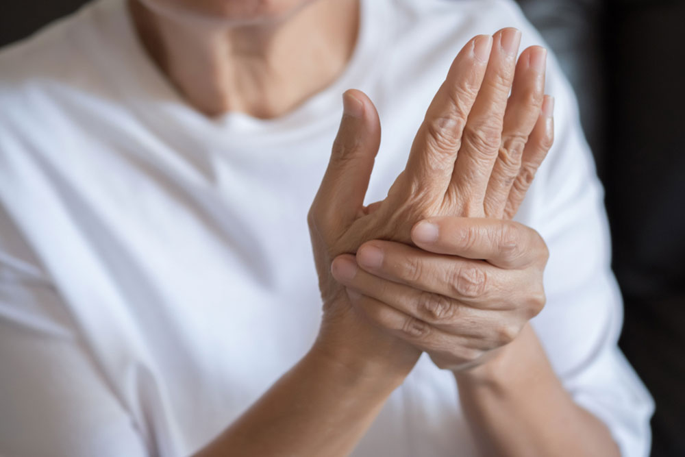 5 snacks that help ease rheumatoid arthritis pain