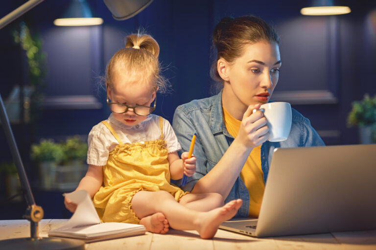 6 Efficient Ways To Deal With The Challenges Of Being A Working Mother