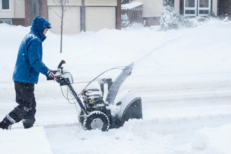 7 must-have features in a snowblower