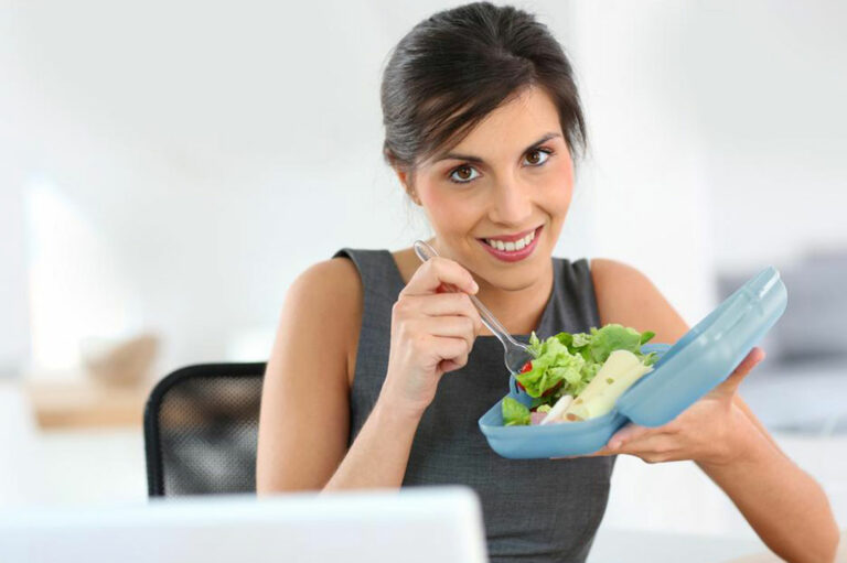 8 Healthy and Easy Snacks to Have at Work