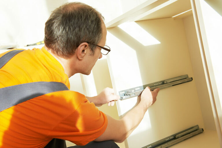 9 Essential Tips for Hiring a Carpentry Service Provider